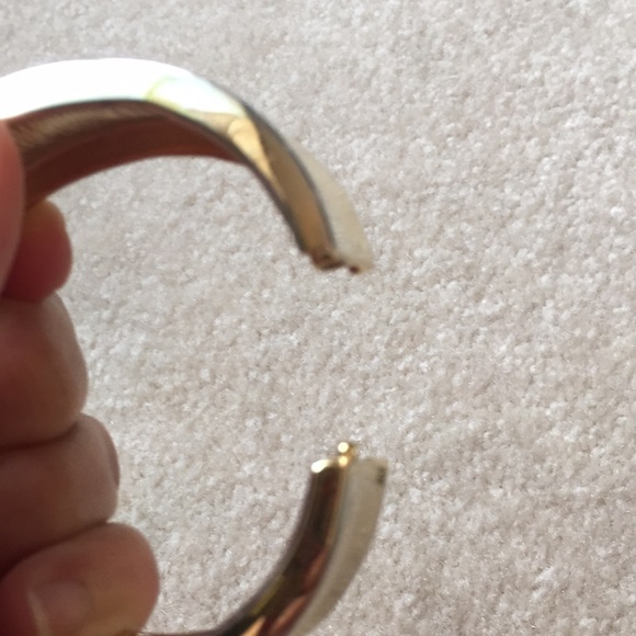 Goldtone bangle - Picture 3 of 3